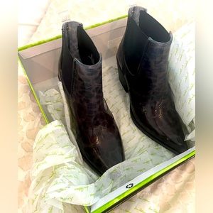 Leopard rain boots with heel